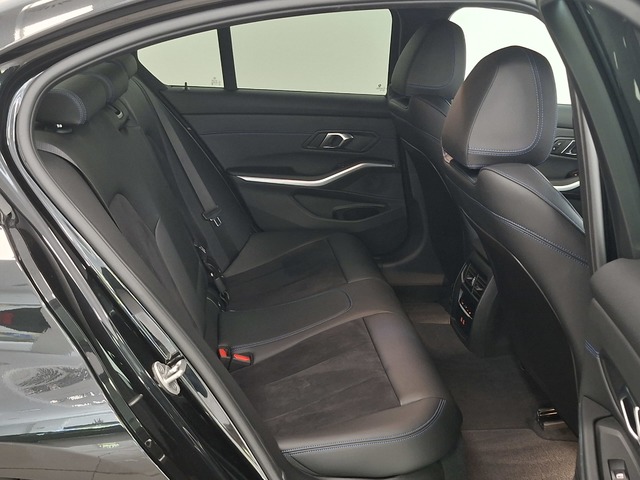BMW Serie 3 318d color Negro. Año 2024. 110KW(150CV). Diésel. En concesionario Automoviles Bertolin, S.L. de Valencia