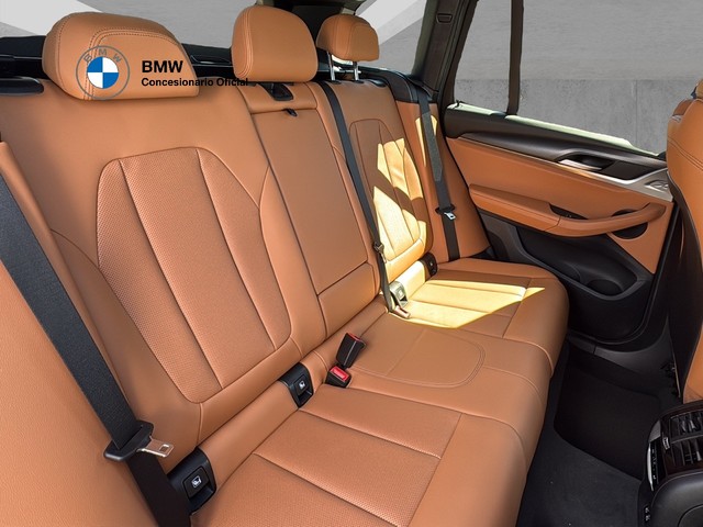 BMW X3 xDrive20d color Blanco. Año 2022. 140KW(190CV). Diésel. En concesionario BMW Avilcar Ávila de Ávila