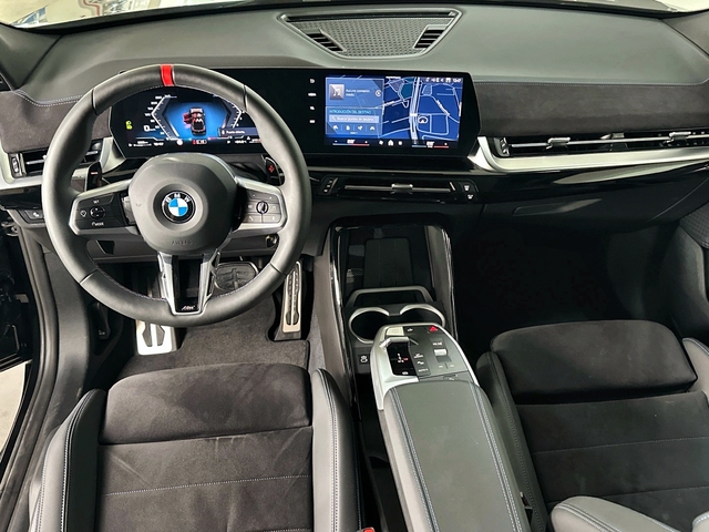 BMW X2 M35i color Negro. Año 2025. 221KW(300CV). Gasolina. En concesionario Triocar Gijón (Bmw y Mini) de Asturias