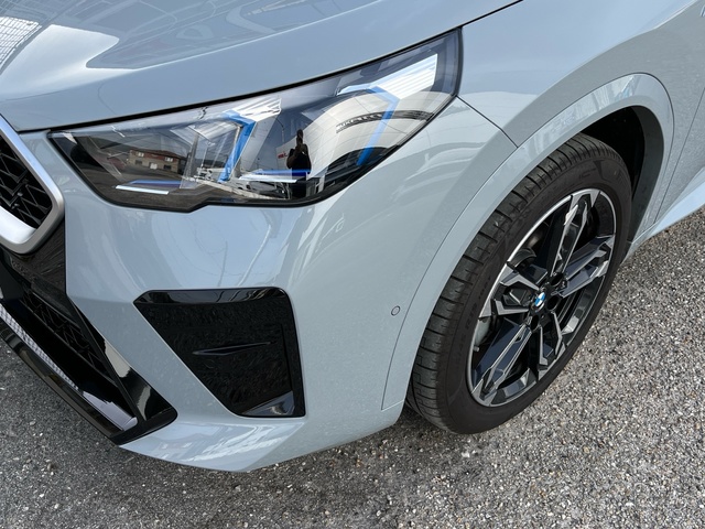 BMW X2 sDrive18d color Gris. Año 2024. 110KW(150CV). Diésel. En concesionario Celtamotor Vigo de Pontevedra