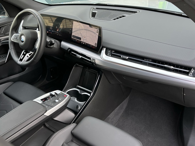 BMW X2 sDrive18d color Gris. Año 2024. 110KW(150CV). Diésel. En concesionario Celtamotor Vigo de Pontevedra