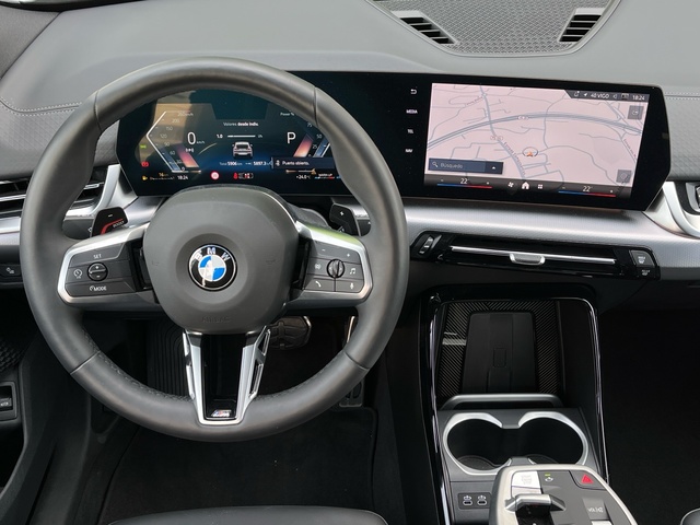 BMW X2 sDrive18d color Gris. Año 2024. 110KW(150CV). Diésel. En concesionario Celtamotor Vigo de Pontevedra