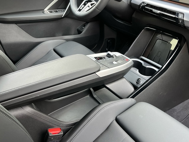 BMW X2 sDrive18d color Gris. Año 2024. 110KW(150CV). Diésel. En concesionario Celtamotor Vigo de Pontevedra