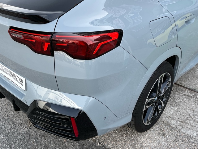 BMW X2 sDrive18d color Gris. Año 2024. 110KW(150CV). Diésel. En concesionario Celtamotor Vigo de Pontevedra