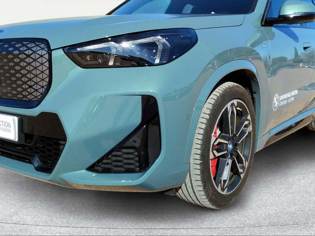 BMW iX1 xDrive30 color Verde. Año 2025. 230KW(313CV). Eléctrico. En concesionario San Rafael Motor, S.L. de Córdoba