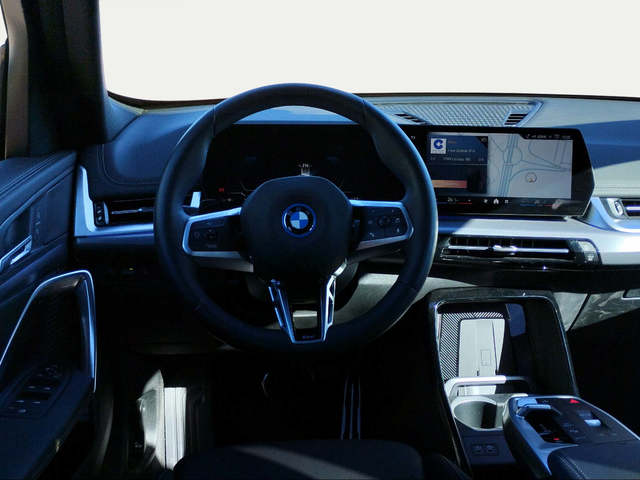 BMW iX1 xDrive30 color Verde. Año 2025. 230KW(313CV). Eléctrico. En concesionario San Rafael Motor, S.L. de Córdoba