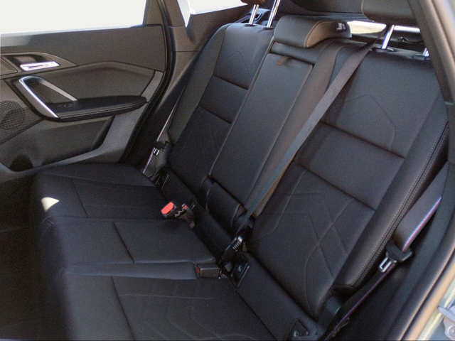 BMW iX1 xDrive30 color Verde. Año 2025. 230KW(313CV). Eléctrico. En concesionario San Rafael Motor, S.L. de Córdoba