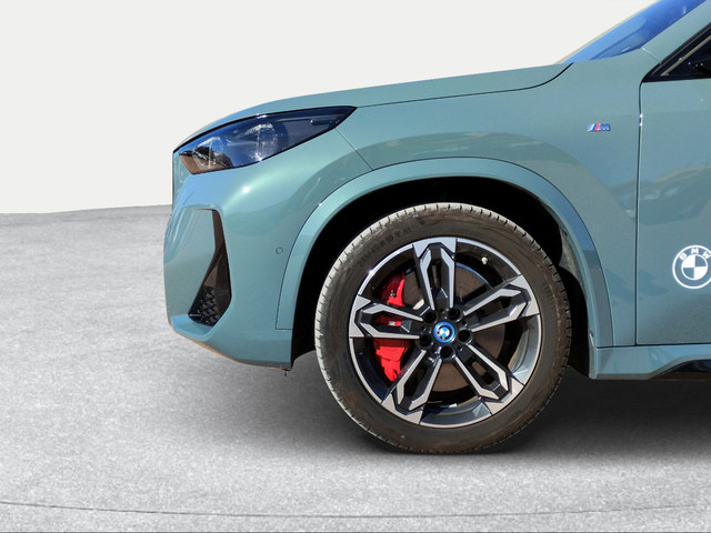 BMW iX1 xDrive30 color Verde. Año 2025. 230KW(313CV). Eléctrico. En concesionario San Rafael Motor, S.L. de Córdoba