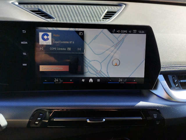 BMW iX1 xDrive30 color Verde. Año 2025. 230KW(313CV). Eléctrico. En concesionario San Rafael Motor, S.L. de Córdoba