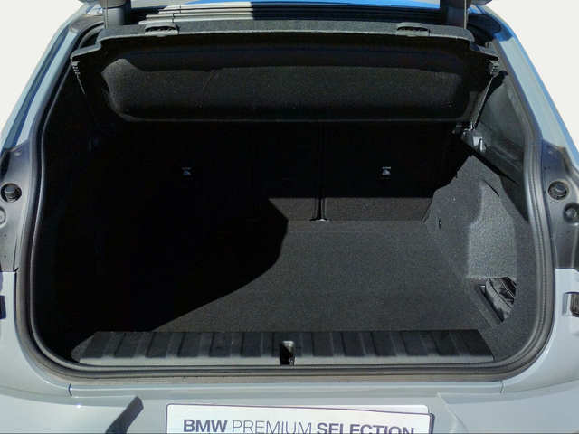 BMW iX2 eDrive20 color Gris. Año 2025. 150KW(204CV). Eléctrico. En concesionario San Rafael Motor, S.L. de Córdoba