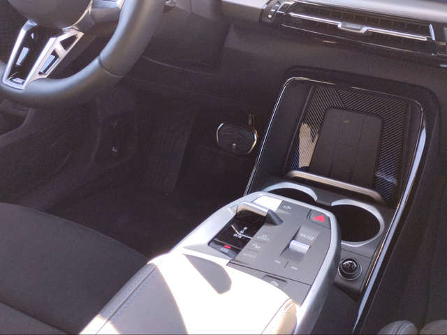 BMW iX2 eDrive20 color Gris. Año 2025. 150KW(204CV). Eléctrico. En concesionario San Rafael Motor, S.L. de Córdoba