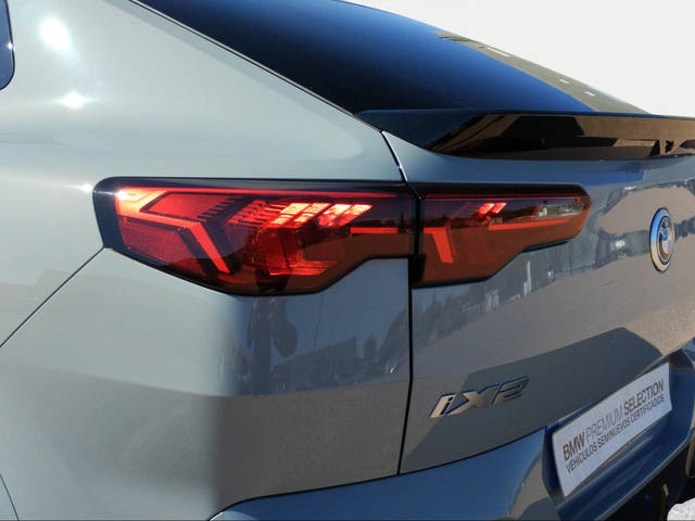 BMW iX2 eDrive20 color Gris. Año 2025. 150KW(204CV). Eléctrico. En concesionario San Rafael Motor, S.L. de Córdoba