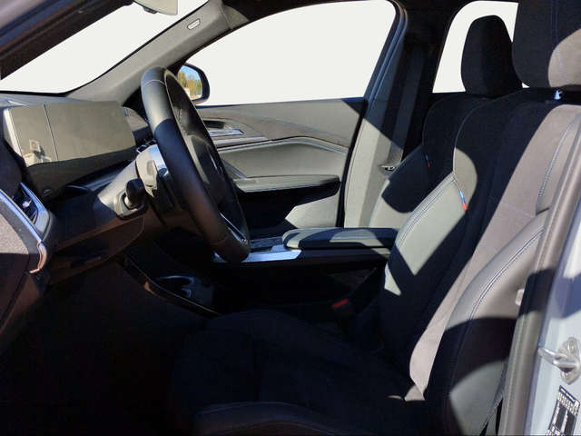 BMW iX2 eDrive20 color Gris. Año 2025. 150KW(204CV). Eléctrico. En concesionario San Rafael Motor, S.L. de Córdoba