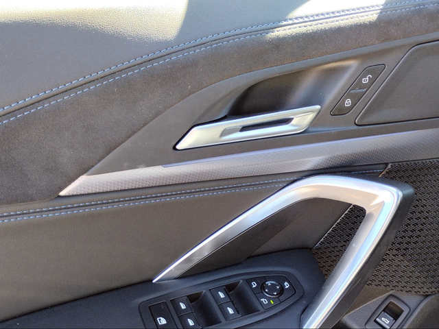 BMW iX2 eDrive20 color Gris. Año 2025. 150KW(204CV). Eléctrico. En concesionario San Rafael Motor, S.L. de Córdoba