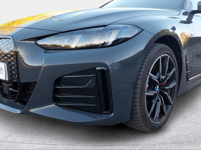 BMW i4 eDrive35 color Gris. Año 2025. 210KW(286CV). Eléctrico. En concesionario San Rafael Motor, S.L. de Córdoba