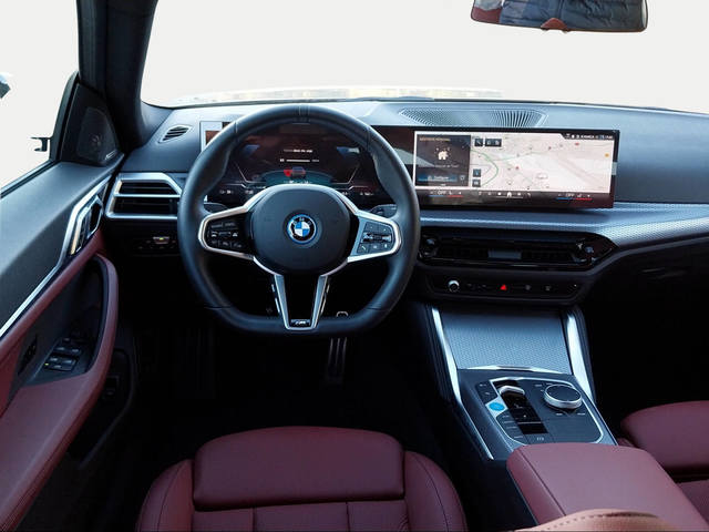 BMW i4 eDrive35 color Gris. Año 2025. 210KW(286CV). Eléctrico. En concesionario San Rafael Motor, S.L. de Córdoba