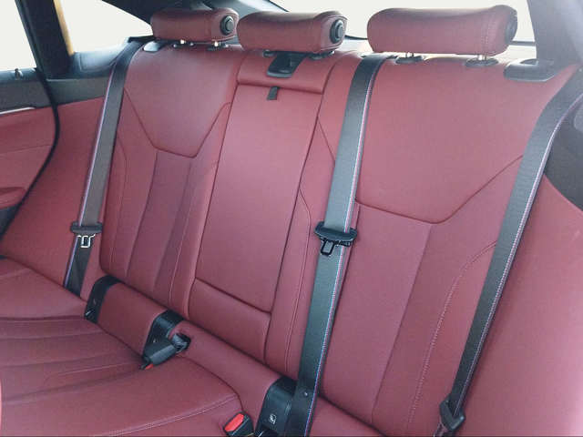 BMW i4 eDrive35 color Gris. Año 2025. 210KW(286CV). Eléctrico. En concesionario San Rafael Motor, S.L. de Córdoba