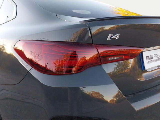 BMW i4 eDrive35 color Gris. Año 2025. 210KW(286CV). Eléctrico. En concesionario San Rafael Motor, S.L. de Córdoba