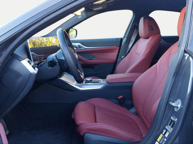 BMW i4 eDrive35 color Gris. Año 2025. 210KW(286CV). Eléctrico. En concesionario San Rafael Motor, S.L. de Córdoba