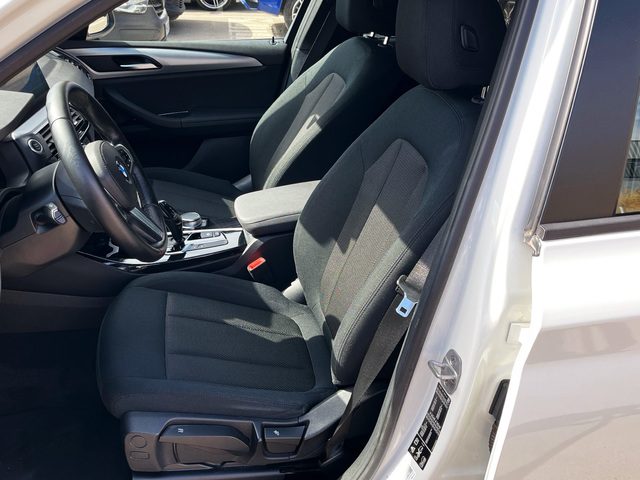 BMW X3 xDrive20d color Blanco. Año 2021. 140KW(190CV). Diésel. En concesionario Murcia Premium S.L. AV DEL ROCIO de Murcia