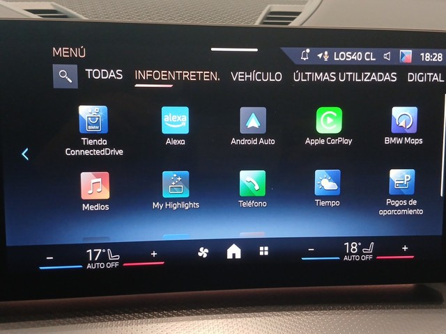 BMW iX2 eDrive20 color Rojo. Año 2025. 150KW(204CV). Eléctrico. En concesionario Enekuri Motor de Vizcaya