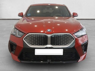 Fotos de BMW iX2 eDrive20 color Rojo. Año 2025. 150KW(204CV). Eléctrico. En concesionario Enekuri Motor de Vizcaya