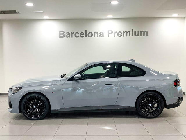 BMW Serie 2 220i Coupe color Gris. Año 2022. 135KW(184CV). Gasolina. En concesionario Barcelona Premium -- GRAN VIA de Barcelona