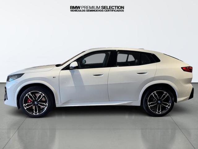 BMW iX2 xDrive30 color Blanco. Año 2025. 230KW(313CV). Eléctrico. En concesionario Automotor Premium Velázquez - Málaga de Málaga