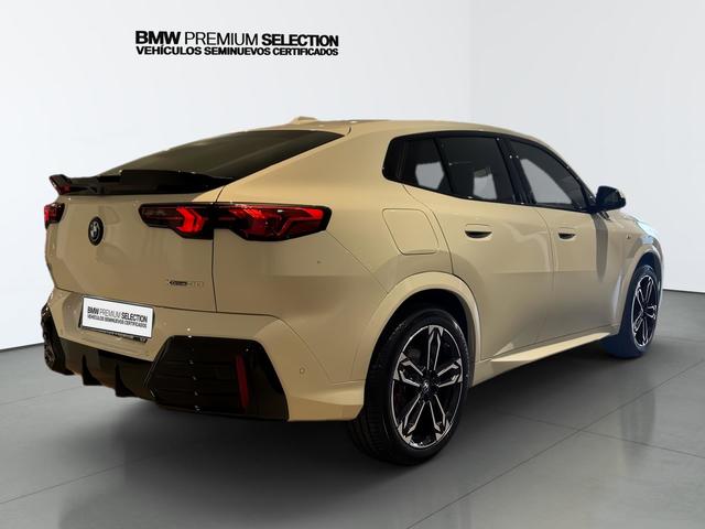 BMW iX2 xDrive30 color Blanco. Año 2025. 230KW(313CV). Eléctrico. En concesionario Automotor Premium Velázquez - Málaga de Málaga
