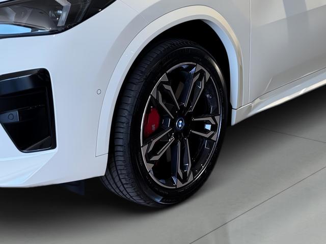 BMW iX2 xDrive30 color Blanco. Año 2025. 230KW(313CV). Eléctrico. En concesionario Automotor Premium Velázquez - Málaga de Málaga
