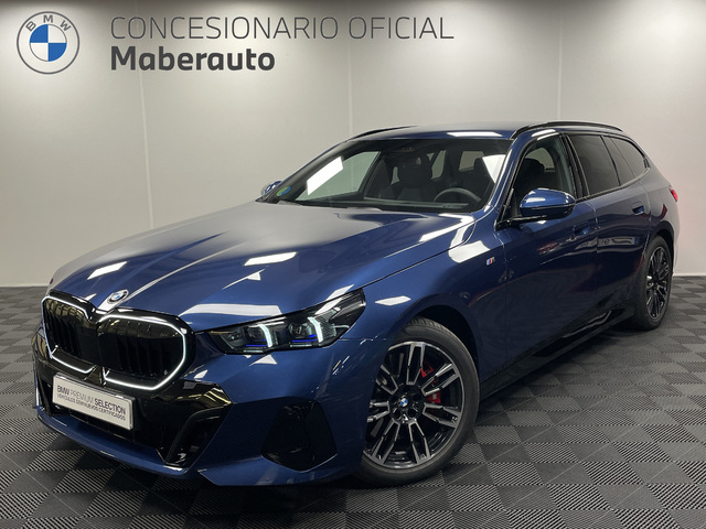 BMW Serie 5 540d Touring color Azul. Año 2025. 223KW(303CV). Diésel. En concesionario Maberauto de Castellón