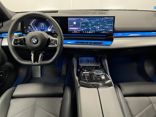 BMW Serie 5 540d Touring color Azul. Año 2025. 223KW(303CV). Diésel. En concesionario Maberauto de Castellón