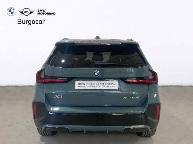BMW X1 xDrive20d color Verde. Año 2024. 120KW(163CV). Diésel. En concesionario Burgocar (Bmw y Mini) de Burgos