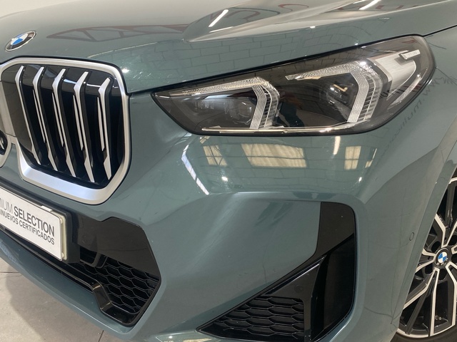 BMW X1 xDrive20d color Verde. Año 2024. 120KW(163CV). Diésel. En concesionario Burgocar (Bmw y Mini) de Burgos