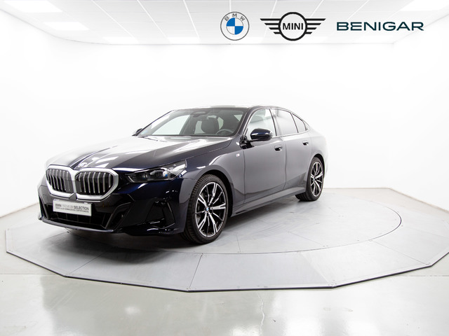 BMW Serie 5 520d color Negro. Año 2024. 145KW(197CV). Diésel. En concesionario Móvil Begar Alicante de Alicante