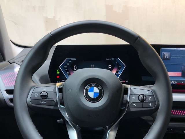 BMW Serie 1 120d color Gris. Año 2024. 120KW(163CV). Diésel. En concesionario Movilnorte El Carralero de Madrid