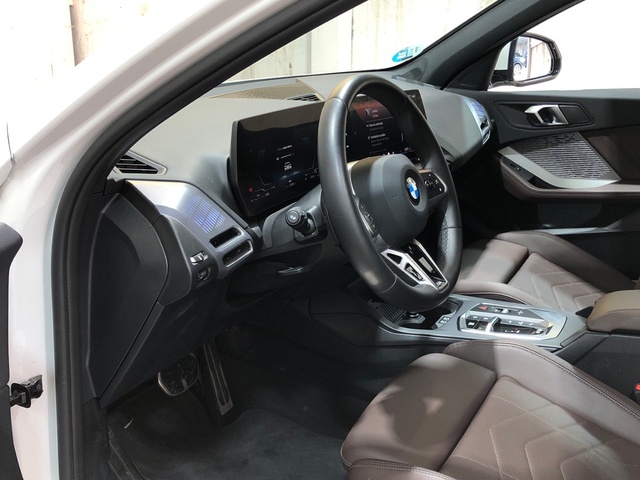 BMW Serie 1 120d color Blanco. Año 2024. 120KW(163CV). Híbrido Electro/Diesel. En concesionario Movilnorte Las Rozas de Madrid