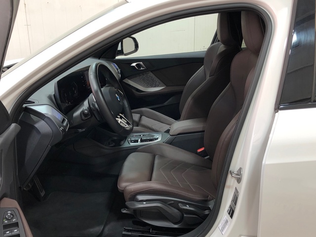 BMW Serie 1 120d color Blanco. Año 2024. 120KW(163CV). Híbrido Electro/Diesel. En concesionario Movilnorte Las Rozas de Madrid