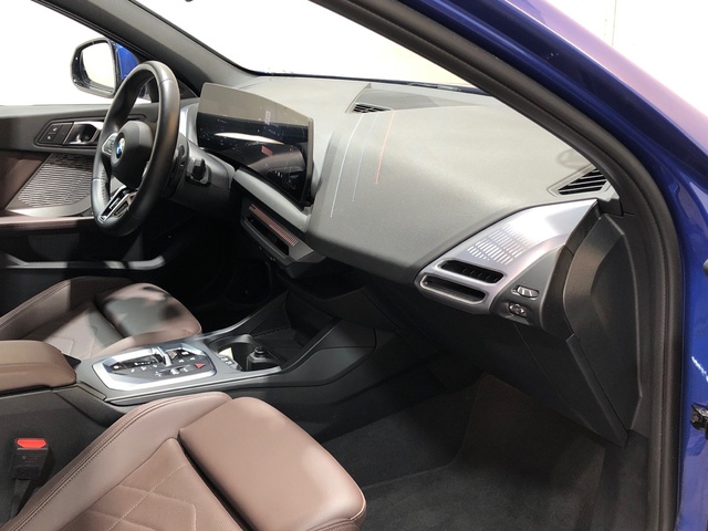 BMW Serie 1 120d color Azul. Año 2024. 120KW(163CV). Diésel. En concesionario Movilnorte El Plantio de Madrid