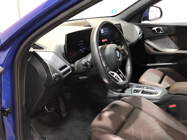 BMW Serie 1 120d color Azul. Año 2024. 120KW(163CV). Diésel. En concesionario Movilnorte El Plantio de Madrid