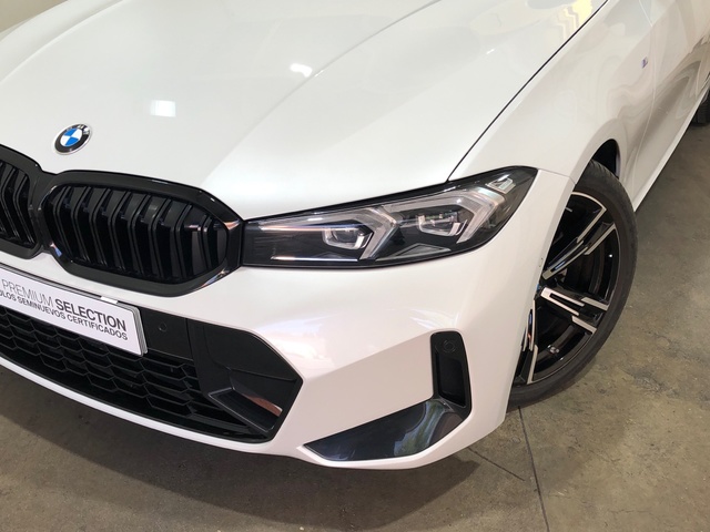 BMW Serie 3 320d color Blanco. Año 2024. 140KW(190CV). Híbrido Electro/Diesel. En concesionario Movilnorte El Carralero de Madrid