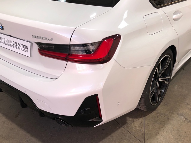 BMW Serie 3 320d color Blanco. Año 2024. 140KW(190CV). Híbrido Electro/Diesel. En concesionario Movilnorte El Carralero de Madrid