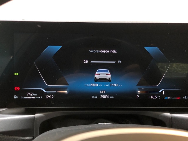 BMW Serie 3 320d color Blanco. Año 2024. 140KW(190CV). Híbrido Electro/Diesel. En concesionario Movilnorte El Carralero de Madrid