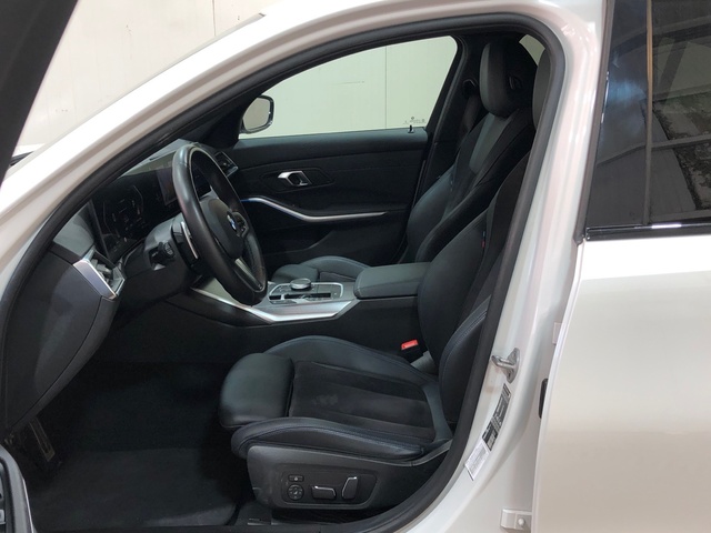 BMW Serie 3 320d color Blanco. Año 2024. 140KW(190CV). Híbrido Electro/Diesel. En concesionario Movilnorte El Carralero de Madrid