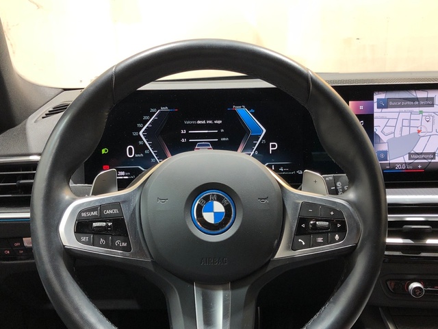 BMW Serie 3 330e Touring color Blanco. Año 2024. 215KW(292CV). Híbrido Electro/Gasolina. En concesionario Movilnorte El Plantio de Madrid
