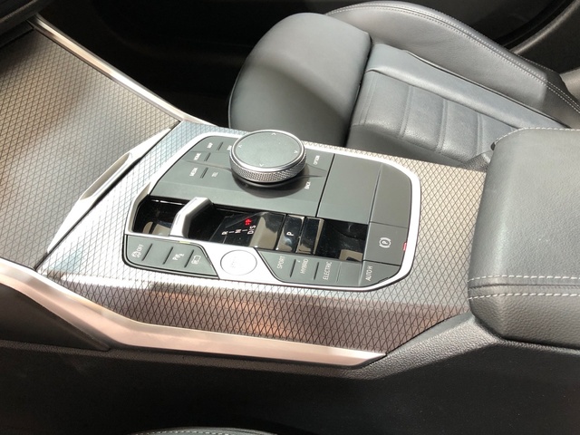 BMW Serie 3 330e Touring color Blanco. Año 2024. 215KW(292CV). Híbrido Electro/Gasolina. En concesionario Movilnorte El Plantio de Madrid
