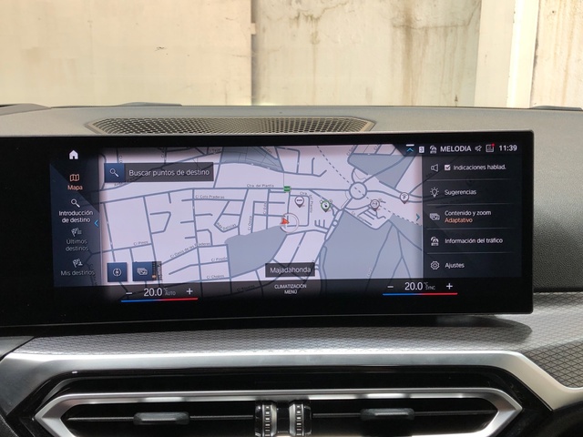 BMW Serie 3 330e Touring color Blanco. Año 2024. 215KW(292CV). Híbrido Electro/Gasolina. En concesionario Movilnorte El Plantio de Madrid