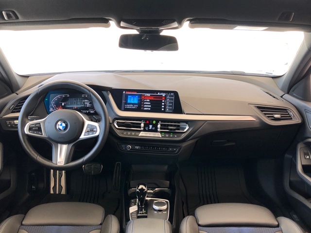 BMW Serie 1 118d color Gris. Año 2024. 110KW(150CV). Diésel. En concesionario Vehinter Getafe de Madrid