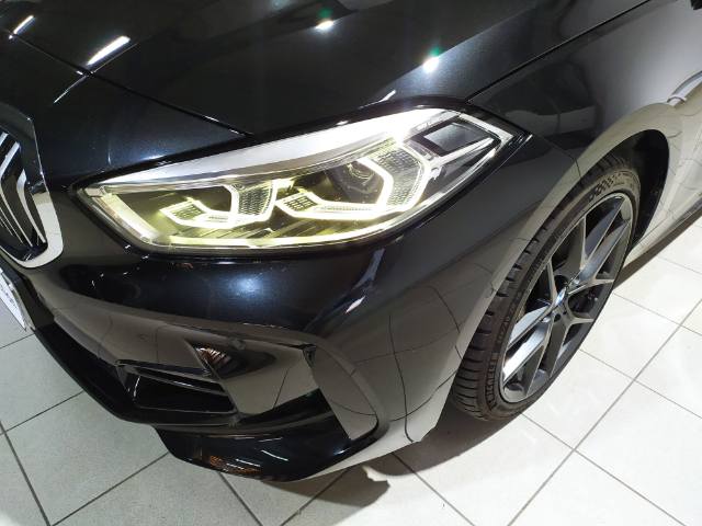 BMW Serie 1 118d color Negro. Año 2023. 110KW(150CV). Diésel. En concesionario Hispamovil Elche de Alicante