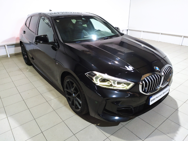 BMW Serie 1 118d color Negro. Año 2023. 110KW(150CV). Diésel. En concesionario Hispamovil Elche de Alicante